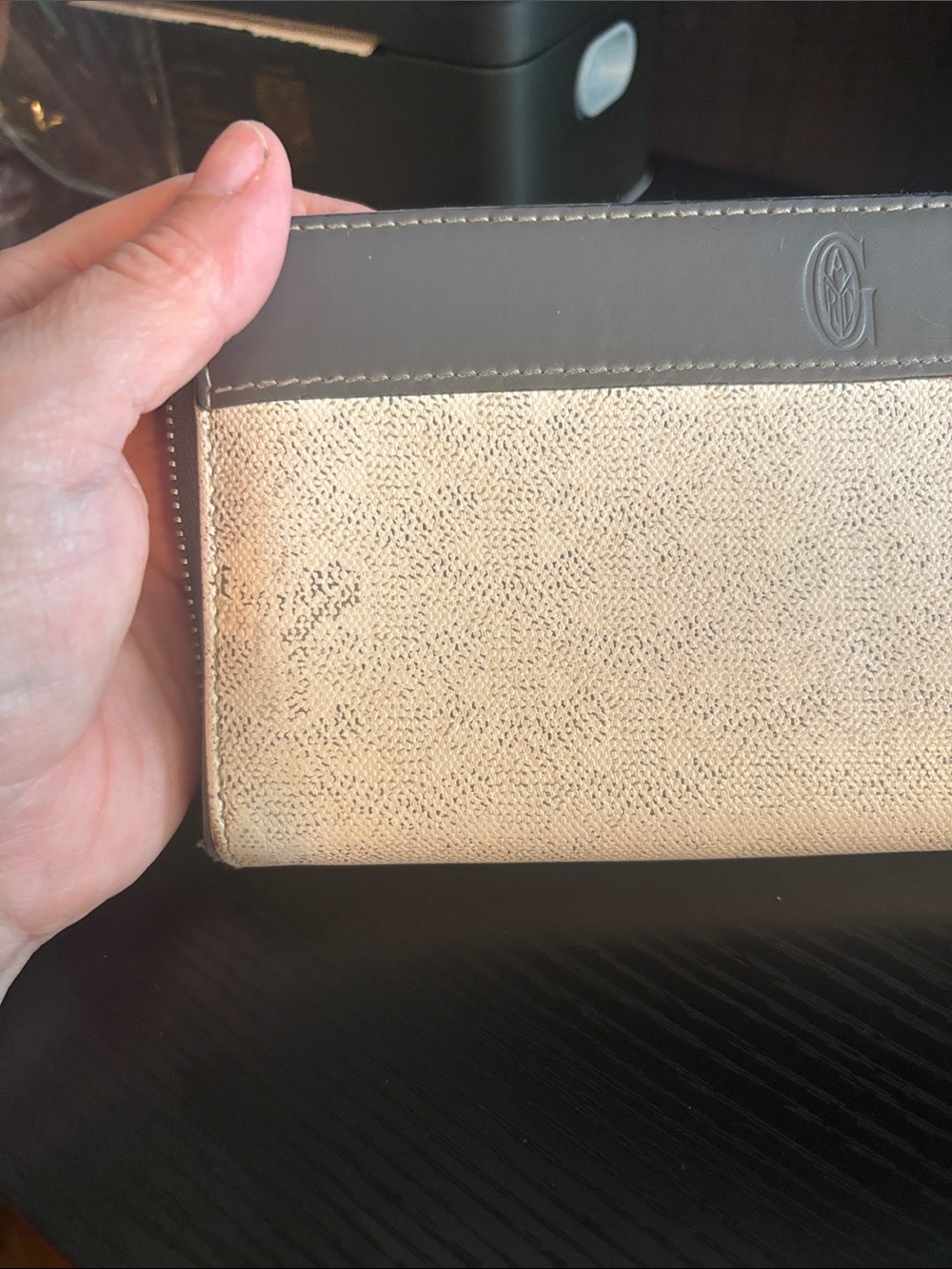 Goyard Matignon Chevron Leather Zip Around wallet white and gray - Picture 13 of 17